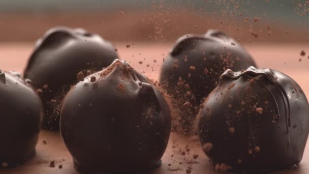 Chocolade Poeder Valt Truffels Super Slow Motion Opgenomen Phantom Flex — Stockvideo