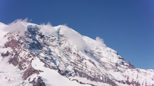 雷尼尔山 华盛顿大约2019年 雷尼尔山的空中景观 直升机用Cineflex Gimbal和Red 8K相机拍摄 — 图库视频影像