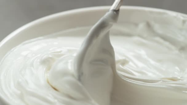 Agitar Yogur Vainilla Cámara Lenta — Vídeos de Stock