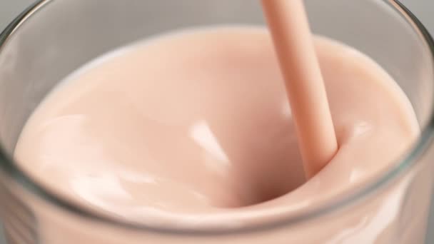 倒草莓牛奶 慢动作 — 图库视频影像