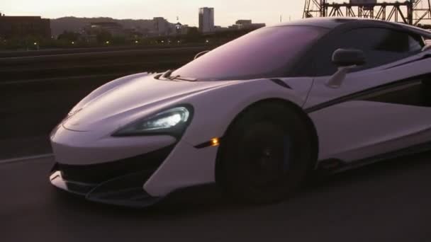 Portland Oregon 2020 Mclaren Exotisk Sportbil Kör Gatan — Stockvideo