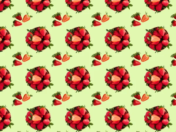 Fresh Strawberries Pattern Green Background — Stock Photo, Image