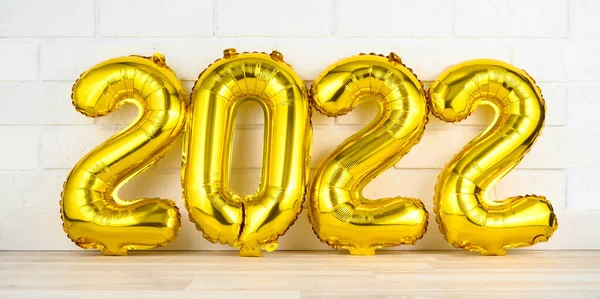 Gold Helium Balloons Numerals 2022 White Brick Wall Background Happy — Stock Photo, Image