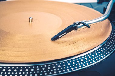 Vinil plak çalmak için döner masa. Analog aygıtları