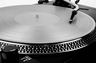 Vinil plak çalmak için döner masa. Analog aygıtları
