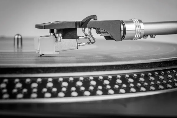 レコードを再生するためのターンテーブル アナログ機器 — ストック写真