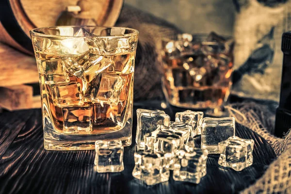 Glasögon Whisky Med Retromiljö — Stockfoto