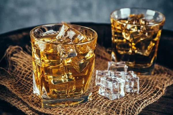 Glasögon Whisky Med Retromiljö — Stockfoto