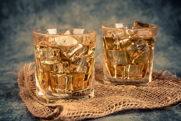 Glasögon Whisky Med Retromiljö — Stockfoto