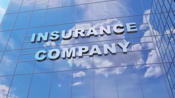 Здание страховой корпорации с офисами и стеклянными окнами — стоковое видео