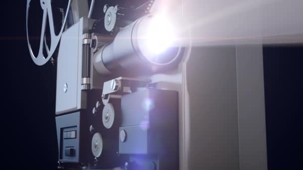 Proyector de película lámpara se enciende y proyecta la película de cinta en la pantalla de cine — Vídeos de Stock