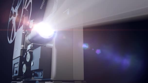 Film şeridi merceğe yansıtılırken projektör lambasının ışığı yanıp sönüyor — Stok video