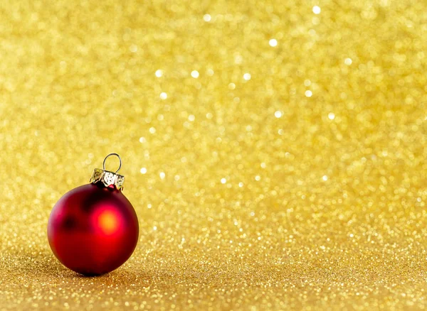 Boule Arbre Noël Rouge Sur Fond Jaune Avec Bokeh — Photo