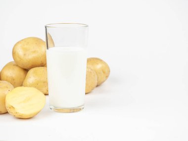 Patates sütü yeni ve moda bir bitki bazlı alternatiftir. Vejetaryenler için uygundur ve laktoz, glüten ve fındık gibi yaygın alerjiler içermez. Ayrıca şekeri de düşük. .