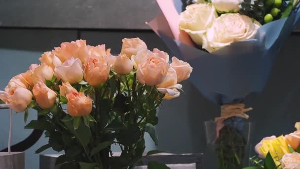 Bouquets Fleurs Dans Magasin Fleurs Fleuristique Félicitations Pour Les Vacances — Video
