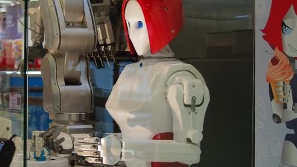Robot Som Gör Glass Teknik Ryssland Moskva 2022 — Stockvideo