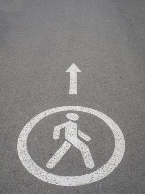 Yaya figürü yürüyüşü.