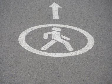 Yaya figürü yürüyüşü.