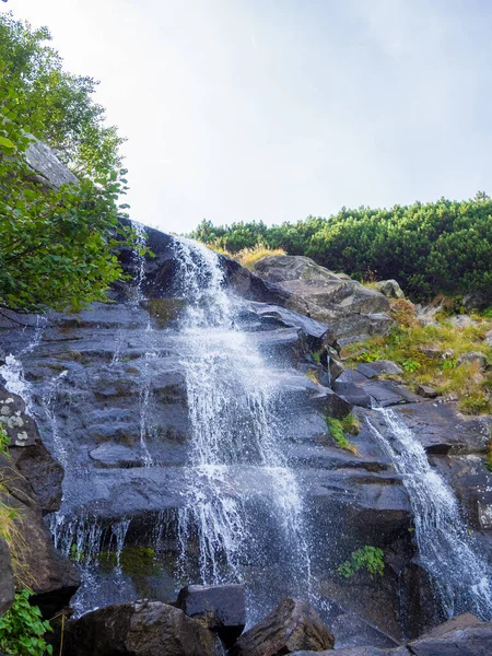 Водопад под вершиной Говерла — стоковое фото