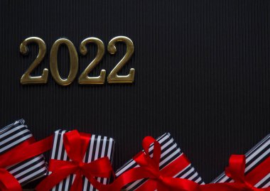 Siyah arka planda 2022