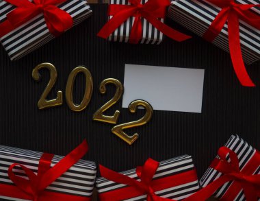 Siyah arka planda 2022