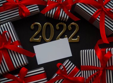 Siyah arka planda 2022