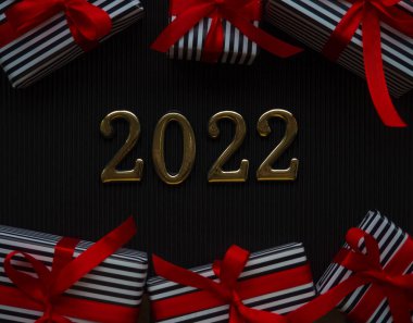 Siyah arka planda 2022