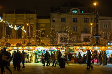 Geceleyin borçlanarak Noel pazarı