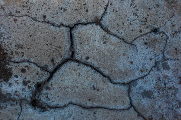 Fond gris foncé avec des fissures et des creux — Photo
