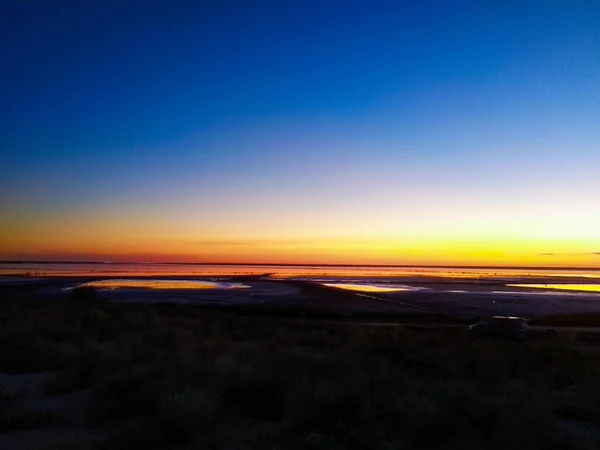 Crépuscule sur le lac salé — Photo