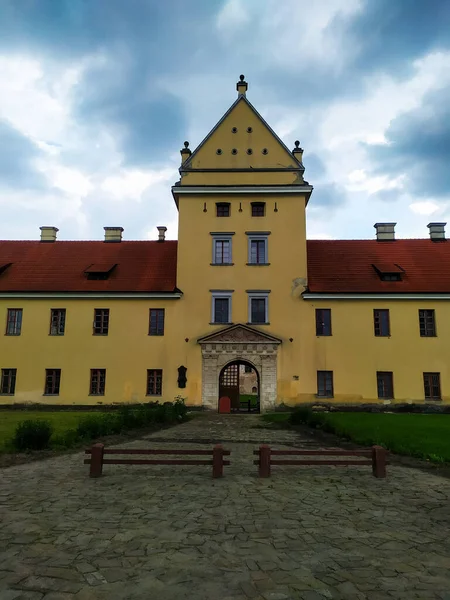 Castillo de Zhovkva en la región de Lviv de Ucrania — Foto de Stock