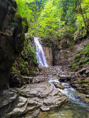 Maniava Şelalesi Karpatlar 'da