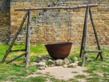 Ateşte pişirmek için kazan 