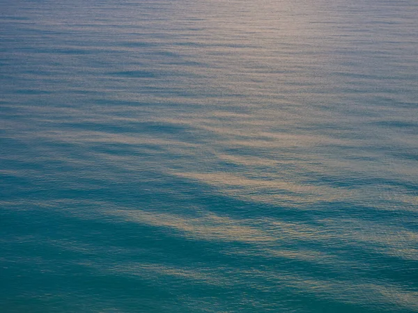 The texture of turquoise water with ripples — Stock Photo, Image