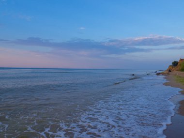 Gün doğumunun güzelliği dalgaları