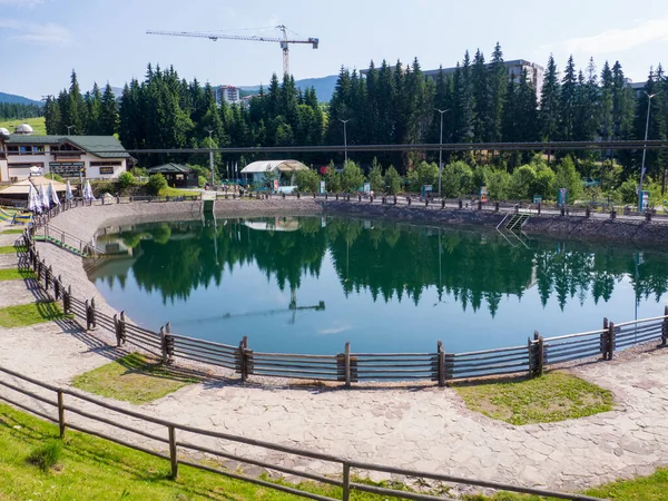 Άδεια λίμνη στο Bukovel το καλοκαίρι — Φωτογραφία Αρχείου