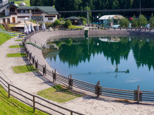 Yazın Bukovel 'de Boş Göl