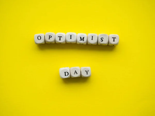 Wereld Optimist Dag Gele Achtergrond Met Tekst Optimist Day Houten — Stockfoto
