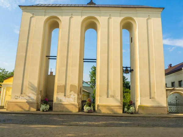 Der Alte Schöne Glockenturm Der Katholischen Kirche Der Stadt Lutsk — Stockfoto