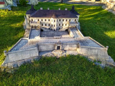 Kamianets-Podilskyi, Ukrayna. Pidhirtsi kalesinin maketi. Pidhirtsi Kalesi 'nin küçük bir kopyası. 