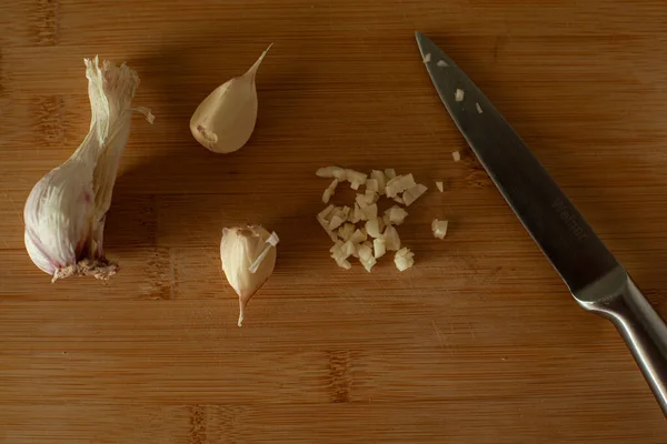 Step Peel Chop Garlic Garlic Cutting Board Knife Cooking Roasted — Stock Photo, Image