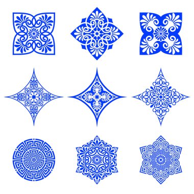 Geleneksel Yunan tarzında vektör yuvarlak, kare, eşkenar dörtgen süslemeleri koleksiyonu. Beyaz arka planda izole edilmiş klasik Roma mavisi desenler. Logo, tabak, vignette, kağıt üzerine baskı tasarımı için.