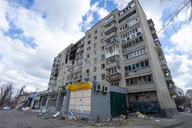 Irpen City, Ukrayna, 11 Nisan 2022. Rusya 'nın Ukrayna' ya karşı savaşı. Irpen 'deki bombalı ev.