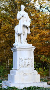 Berlin, Almanya, 3 Kasım 2021, Grossen Tiergarten 'de Alman besteci Albert Lortzing anıtı.