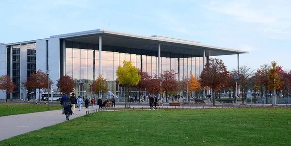 Berlin, Almanya, 30 Ekim 2021, Paul Loebe Evi 'nde Sonbahar Akşamı