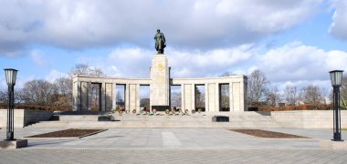 Berlin, Almanya, 23 Şubat 2022, Sovyet Anıtı, 17 numarada. Juni.