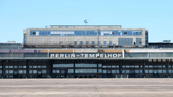Berlin März 2022 Terminal Des Ehemaligen Flughafens Tempelhof Vom Rollfeld — Stockfoto