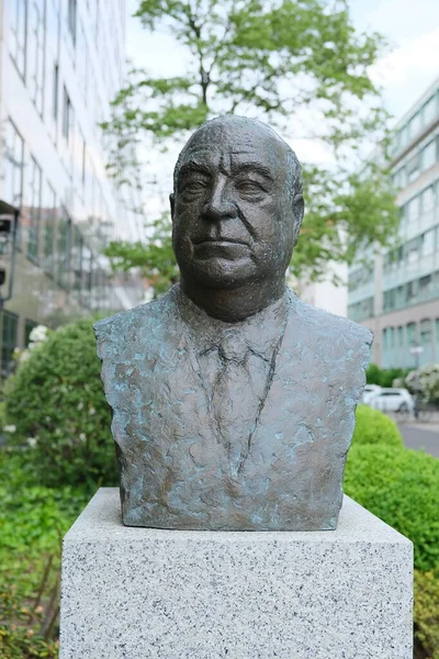 Berlín Alemania Busto Del Canciller Helmut Kohl Los Terrenos Spreebogen — Foto de Stock