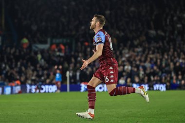 Aston Villa 'nın 16 numaralı Calum Odası 0-3' lük galibiyetini kutluyor.