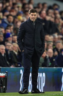 Steven Gerrard oyun sırasında Aston Villa 'nın teknik direktörü